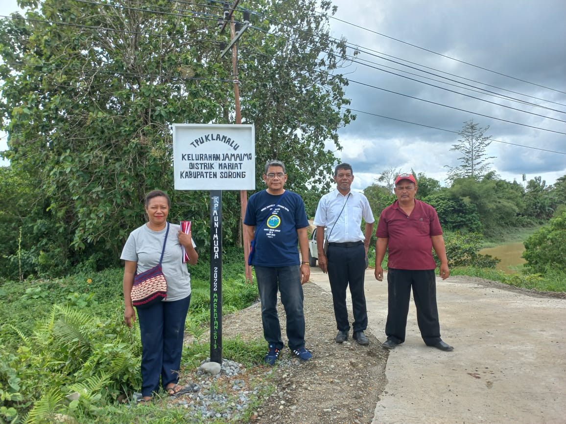 MONITORING PENINGKATAN JALAN MAKAM KLAMALU DISTRIK MARIAT